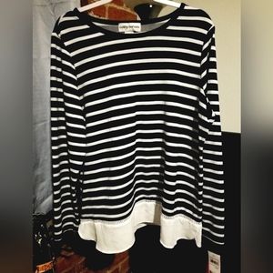 This gorgeous lightweight sweater, Dark blue & white, perfect for a summer night
